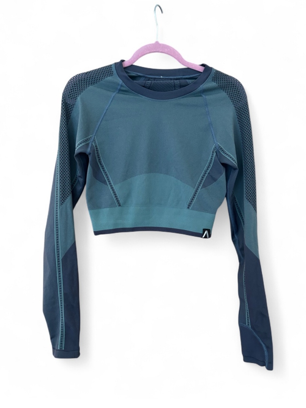 Athleta Teal & Navy Long-Sleeve Cropped Active Top Size M Allyson Felix